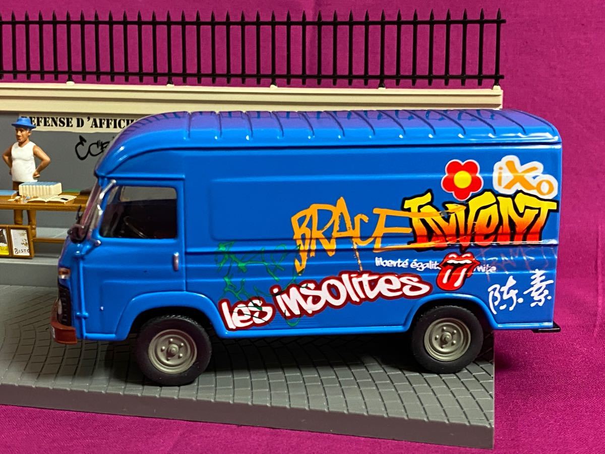 【アルタヤフランスの店ジオラマ】ルノーRENAULT SAVIEM GRAFFITI アンティークディーラーと 1/43