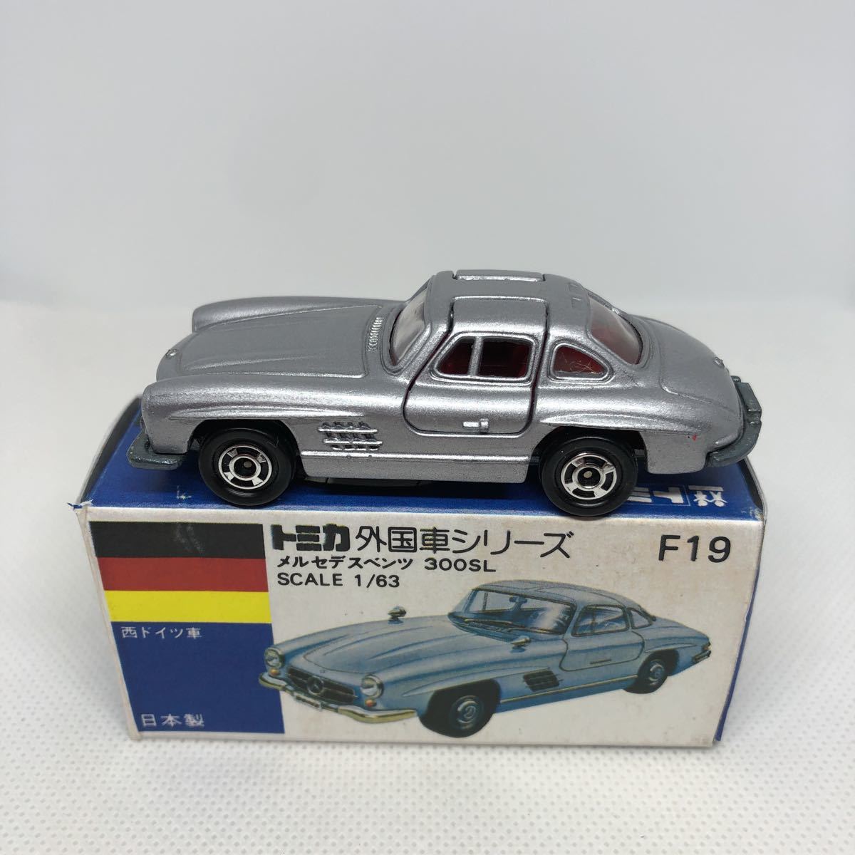 注目ショップ・ブランドのギフト 青箱日本製トミカF19 メルセデス 