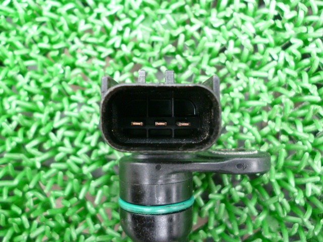 * Dodge Magnum 06 year 2.7L camshaft position sensor ( stock No:A19164) (6357)