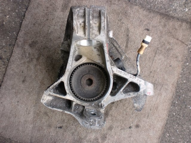 * Porsche Boxster 986 97 year 986K left front hub Knuckle ( stock No:A09551) (5041)