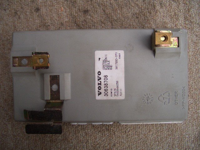 * Volvo V40 4B 04 year 4B4204W CENTRAL ELECTRONIC MODULE computer ( stock No:A07572) (5177)
