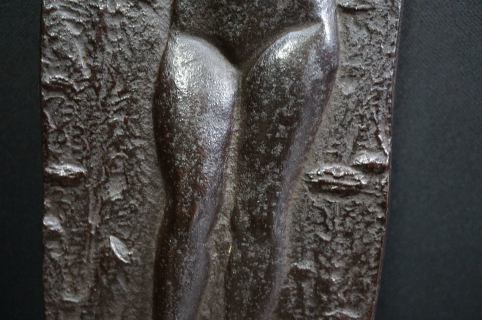 彫刻レリーフ右腕を突き出した裸婦 - www.gsspr.com