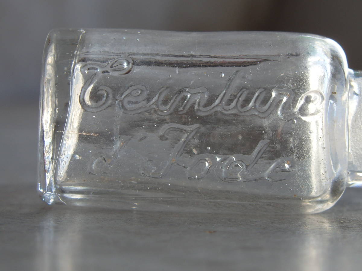 フランスアンティーク ガラス瓶 1880年 19世紀 ポット ボトル 薬瓶 蚤の市 ブロカント 一輪挿し　花器　蓋付き　エンボス文字　_画像6