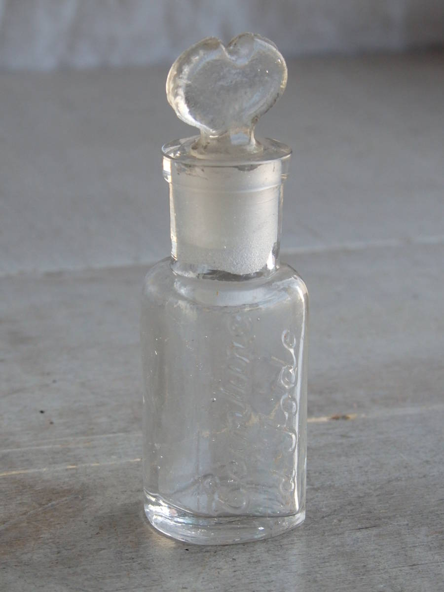 フランスアンティーク ガラス瓶 1880年 19世紀 ポット ボトル 薬瓶 蚤の市 ブロカント 一輪挿し　花器　蓋付き　エンボス文字　_画像10