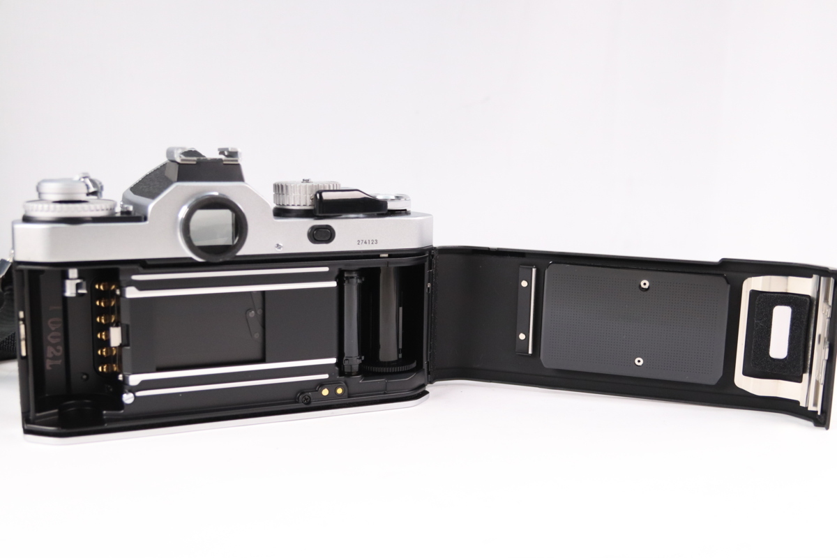 【良品】NIKON ニコン FM3A NIKKOR 28mm F2.8 単焦点レンズ 説明書付 MF 一眼レフ フィルムカメラ 25575-F_画像4