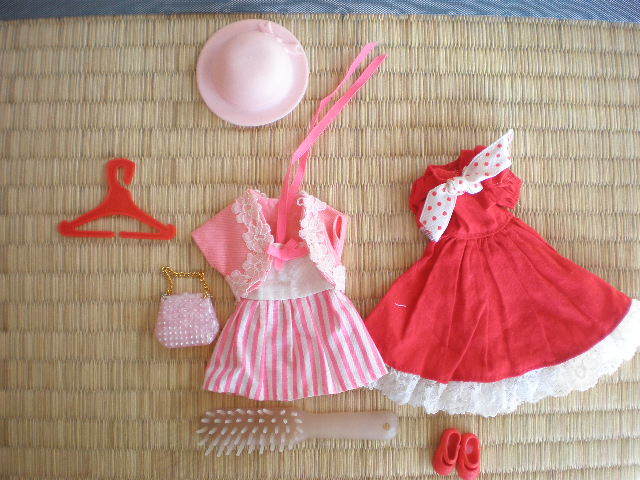 りかちゃん　赤ドレス、ピンクボレロ付ワンピース、バッグ、靴等_画像1