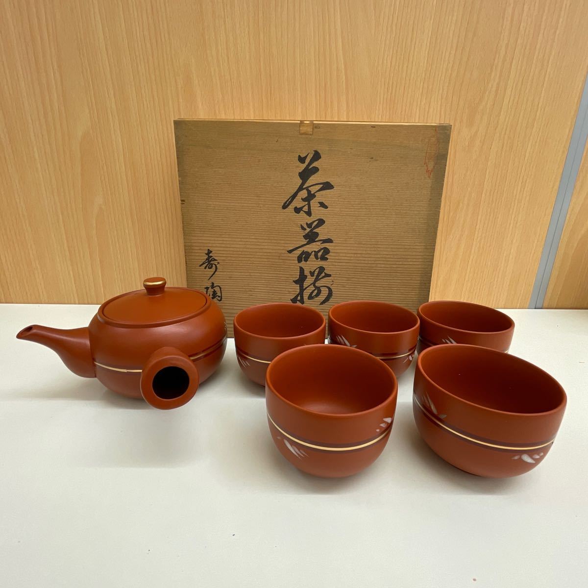 茶器セット未使用、陶器 Yahoo!オークション - 【M0129】在銘 寿陶 茶器 急須 湯呑み 5脚