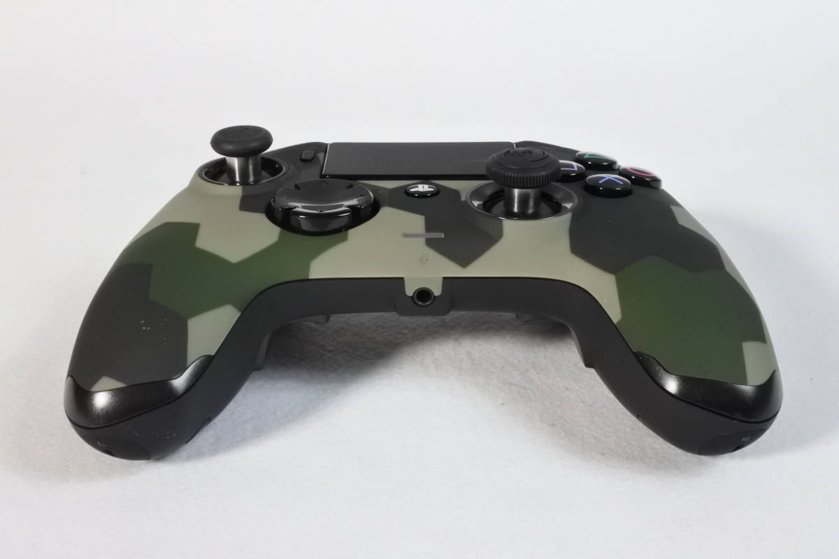 美品 PS4 ナコン レボリューション プロ コントローラー 2 / nacon