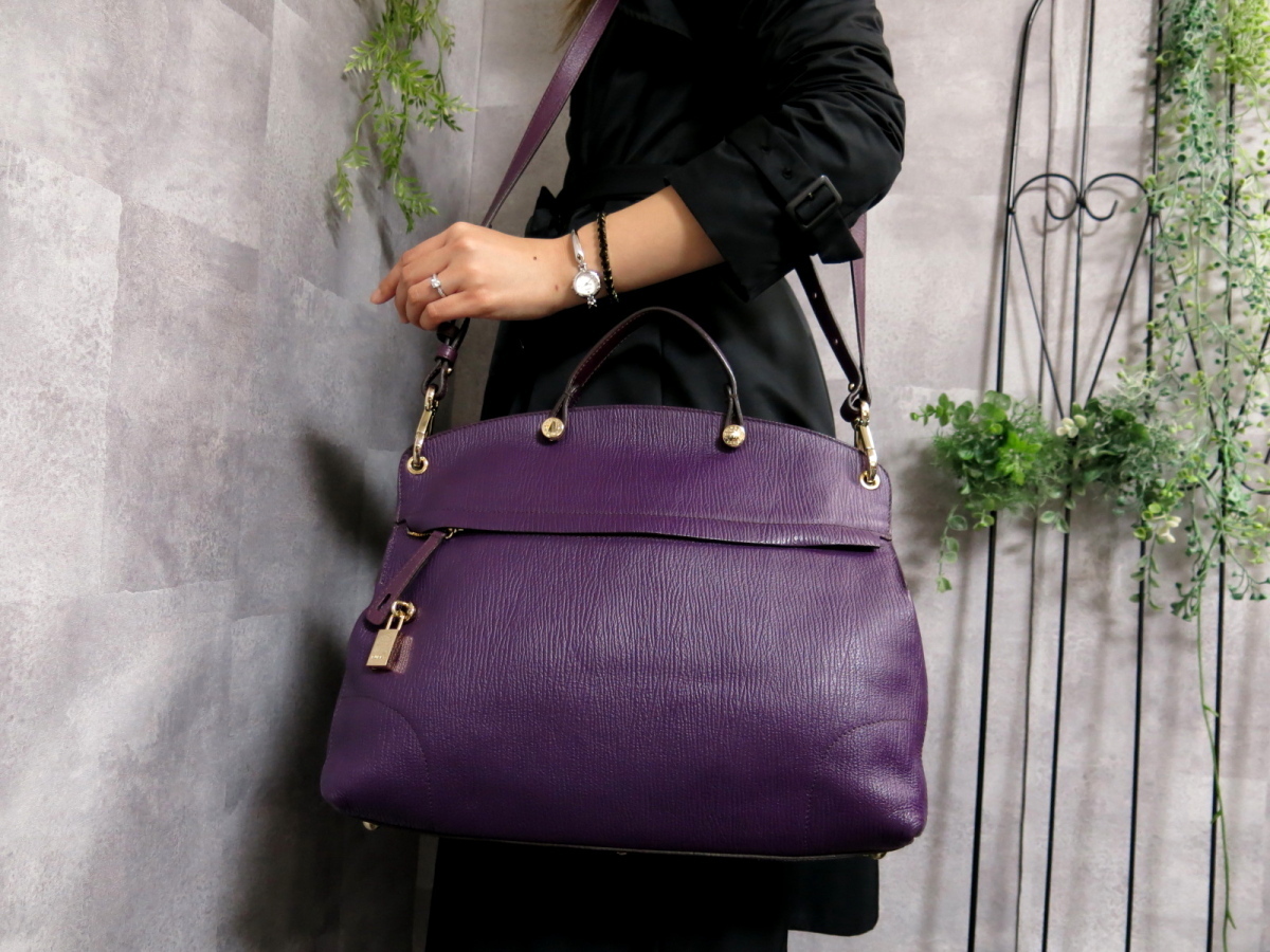 人気商品】 【美品】FURLA ショルダーバッグ 2way パープル M パイパー