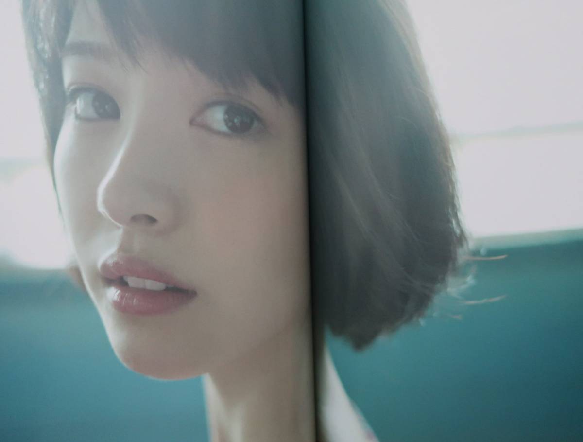 浜辺美波写真集 voyage ポストカード付き 複数落札値引あり 2点目落札から50円ずつ値引き クリックポスト発送可