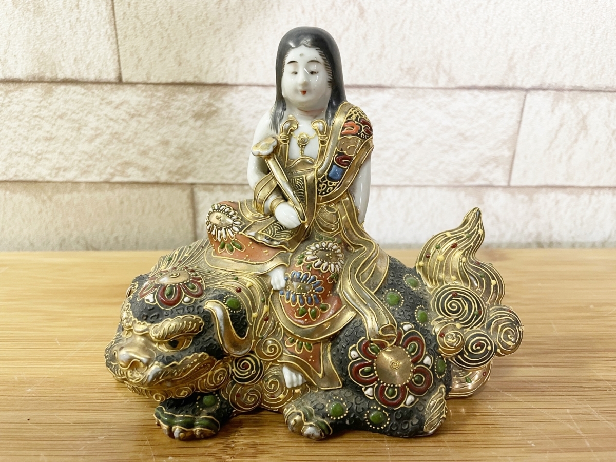 時代 九谷焼 獅子観音菩薩置物 仏教彫刻美術 金彩色 獅子上菩薩座像