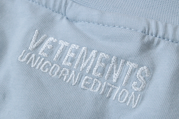 未使用 VETEMENTS オーバーサイズ ユニコーン Tシャツ ブルー Mサイズ (下げ札付き) 半袖 カットソー 大きいサイズ ヴェトモン VA15