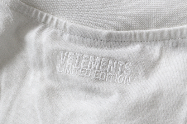 ☆未使用 VETEMENTS ◇オーバーサイズ ロゴプリント Tシャツ 白 XL