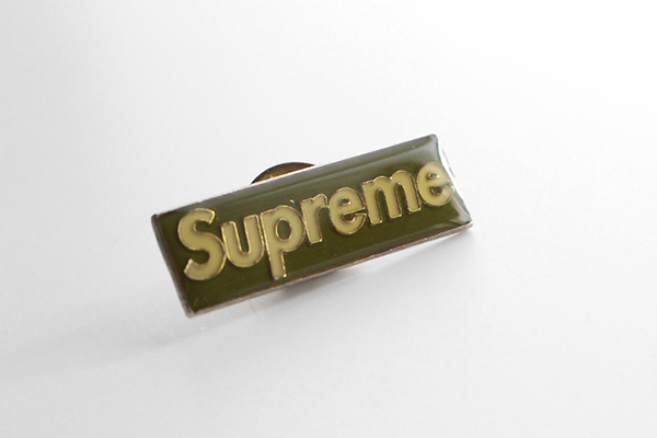 ★激レア 90年代 Supreme ピンバッジ 2個セット ボックスロゴ パロディ レトロ ピンバッチ ピンズ 90s ヴィンテージ シュプリーム ◆KC-1_画像3