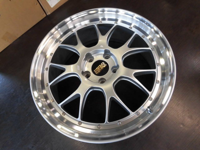 ◆程度良好(綺麗)◆国産新品タイヤ付◆BBS LM-R(LM314 8.5J+32)PCD120◆レクサス LS600H LS600HL LS460L LS500◆FORGED 鍛造品 メッシュ_画像9