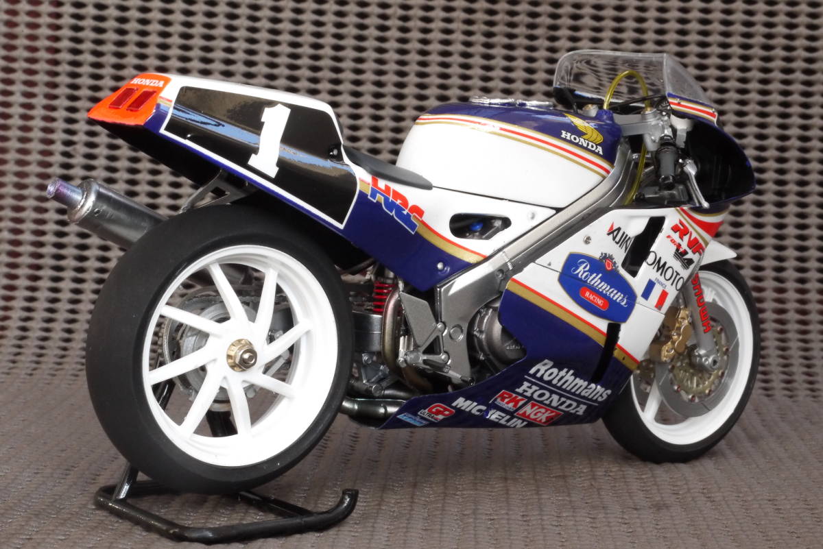大海物語 タミヤ 1/12 ”87”ロスマンズホンダRVF 完成品 大海物語 タミヤ 1/12 ”87”ロスマンズホンダRVF 完成品