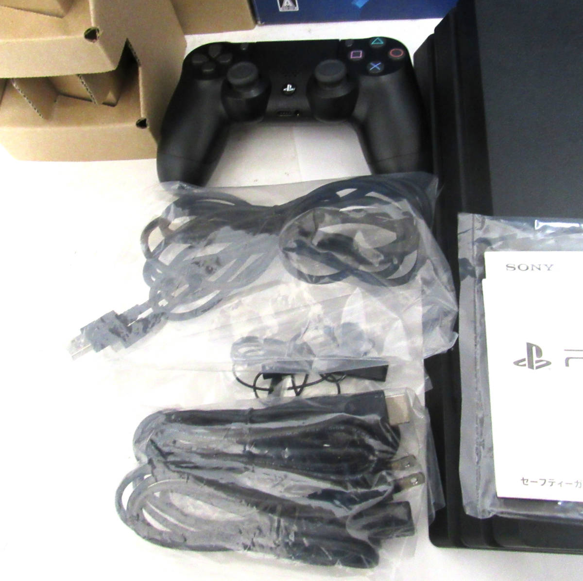 安い新作 PS4 Pro ジェット・ブラック 1TB (CUH-7200BB01)ゲーム機本体 初期化動作確認済み