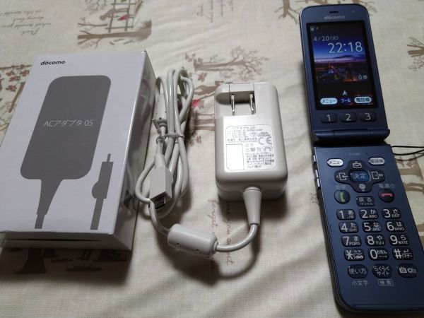 ドコモ docomo らくらくホン 富士通 F-01M ネイビー 美品 ACアダプタ05