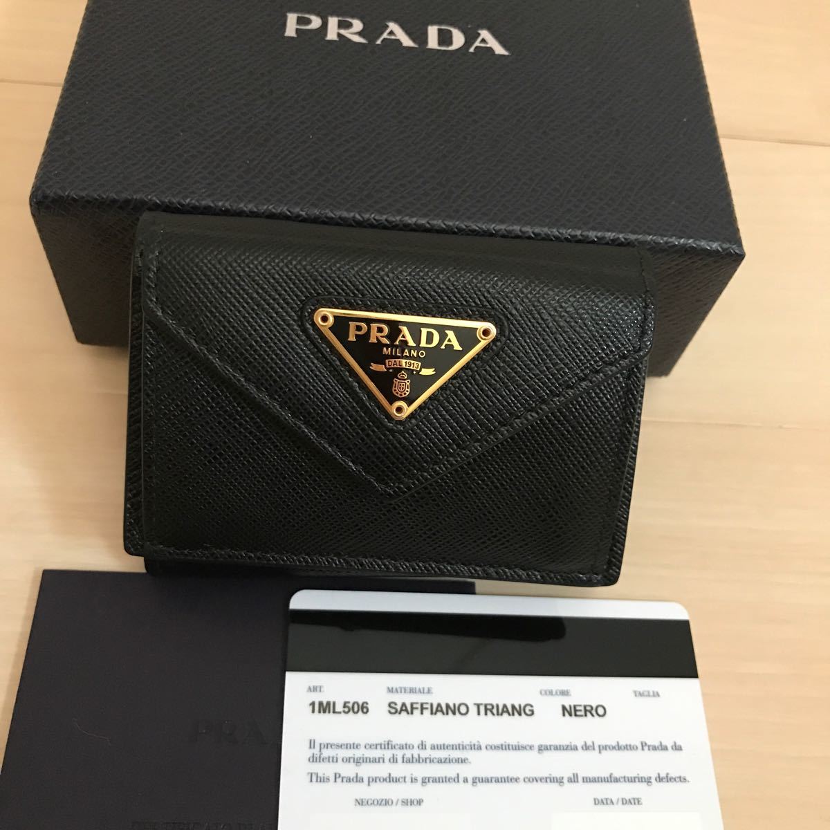 美品 PRADA プラダ 三つ折り財布 ミニ財布 サフィアーノ 黒 ミニ