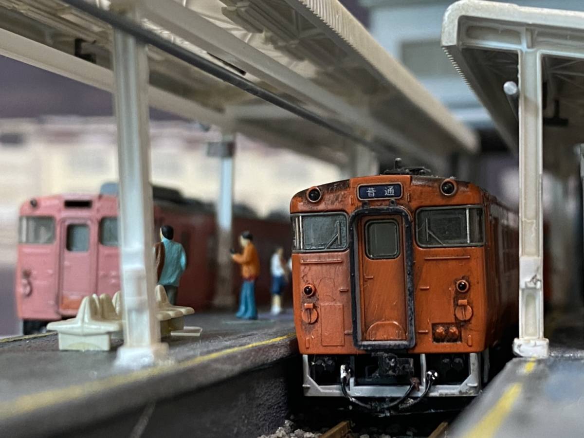 Dettagli dell'articolo Nゲージ ジオラマ完成品 郊外の駅の風景 Dettagli dell'articolo Nゲージ ジオラマ完成品 郊外の駅の風景