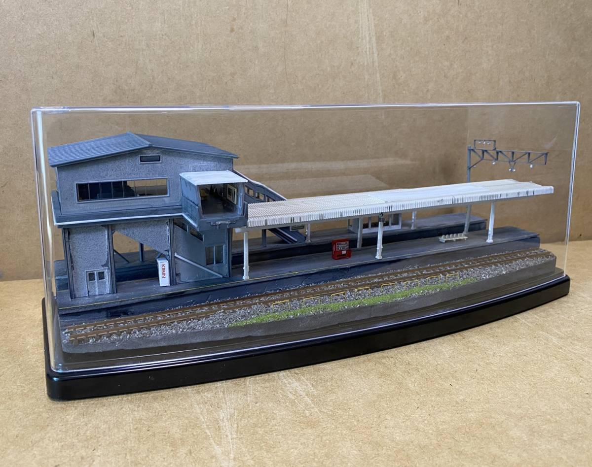 Dettagli dell'articolo Nゲージ ジオラマ完成品 郊外の駅の風景 Dettagli dell'articolo Nゲージ ジオラマ完成品 郊外の駅の風景