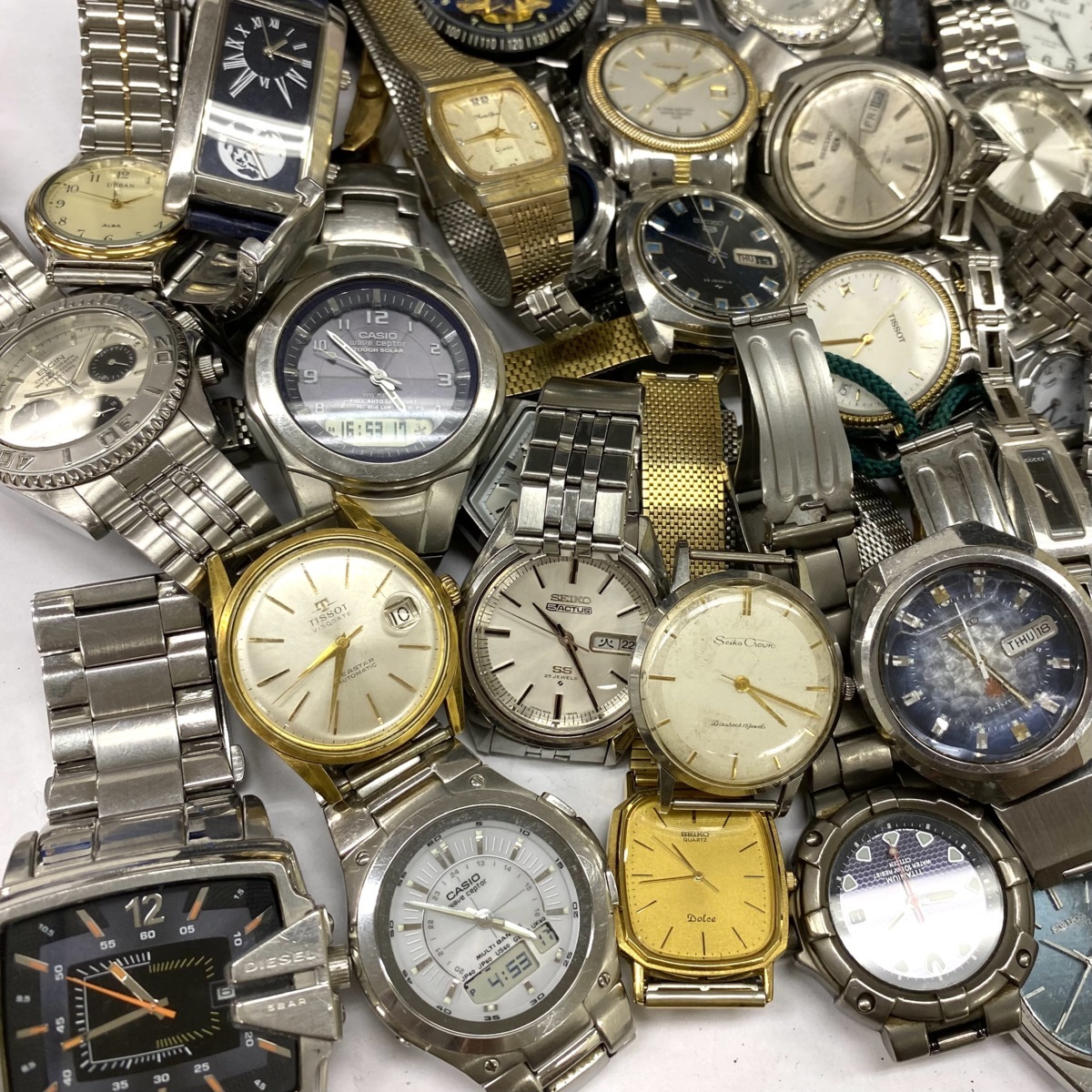 時計まとめ売り50点セット セイコー カシオ グッチ オメガ ディーゼル 自動巻き クォーツ ケース付含む 大量 ジャンク 時計まとめ売り50点セット セイコー カシオ グッチ オメガ ディーゼル 自動巻き クォーツ ケース付含む 大量 ジャンク