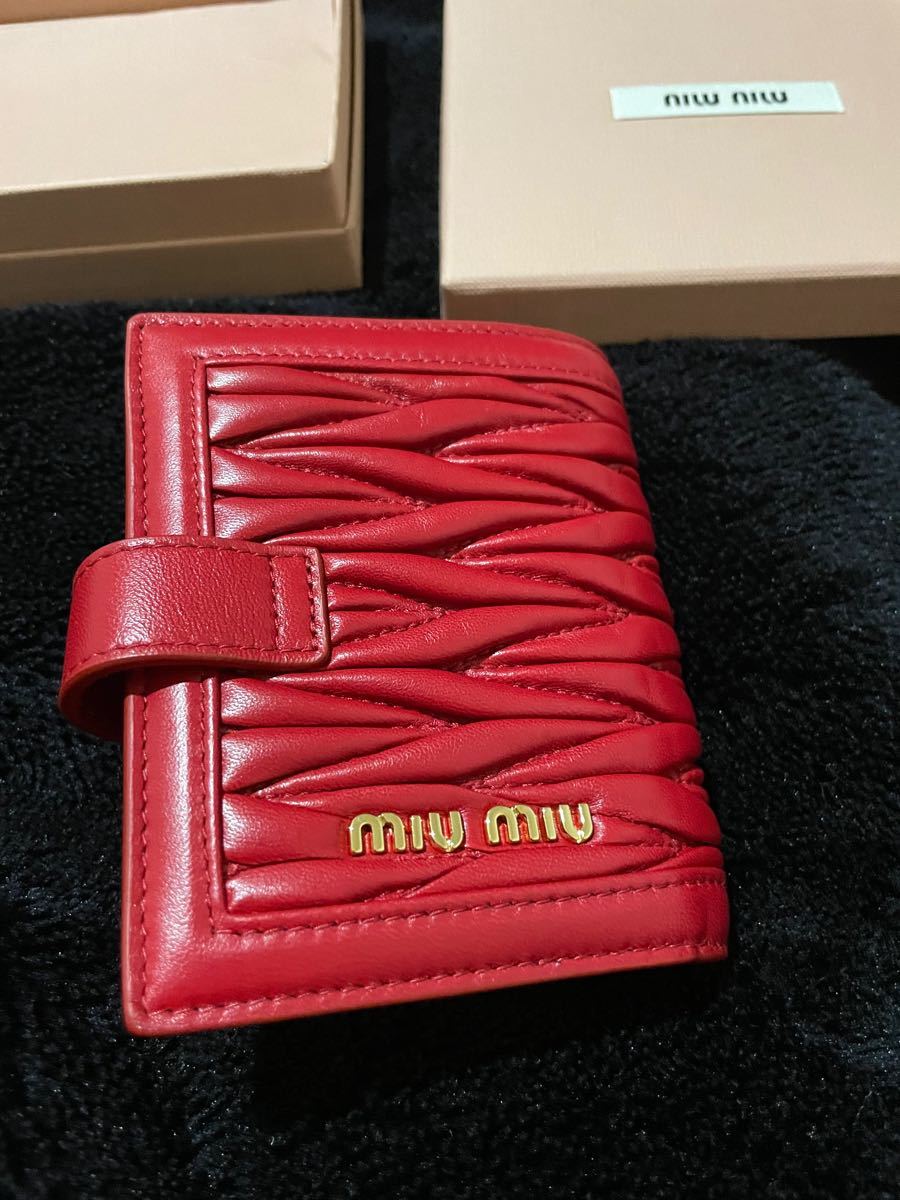 ランキングや新製品 MIUMIU 財布 ミュウミュウ 短財布 赤 - 二つ折り ...