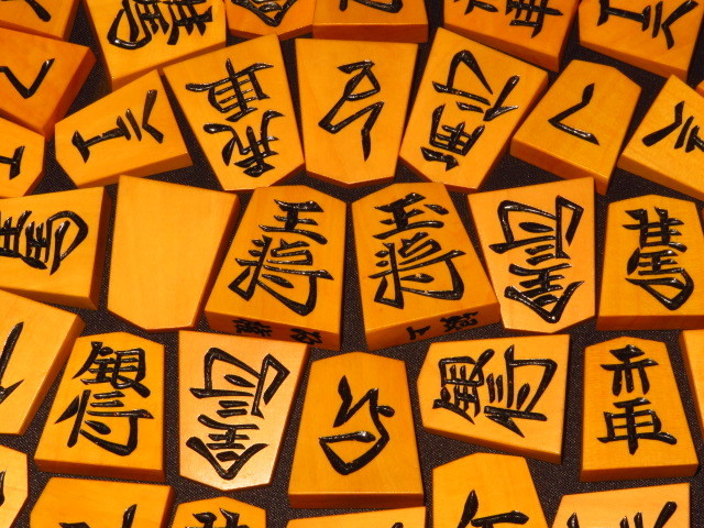 △駒権作銀上薩摩黄楊彫将棋駒△桐平箱付 www.toguuk.com