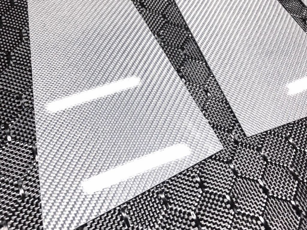 トヨタ ZVW 40系 プリウスアルファ 【 本物 シルバーカーボン ／ 綾織り 】 硬質樹脂製　ピラーパネル　10ピース_画像2