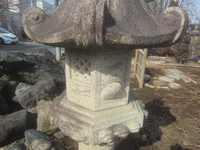 埼玉鶴ヶ島発 六尺春日灯篭 庭石 ガーデニング 坪庭 日本庭園 埼玉鶴ヶ島発 六尺春日灯篭 庭石 ガーデニング 坪庭 日本庭園
