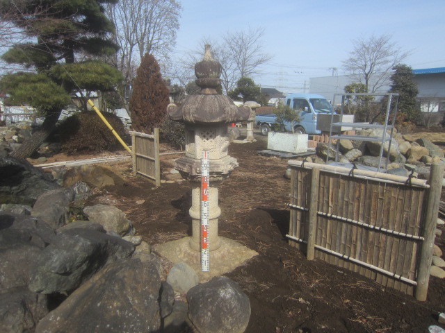 埼玉鶴ヶ島発 六尺春日灯篭 庭石 ガーデニング 坪庭 日本庭園 埼玉鶴ヶ島発 六尺春日灯篭 庭石 ガーデニング 坪庭 日本庭園