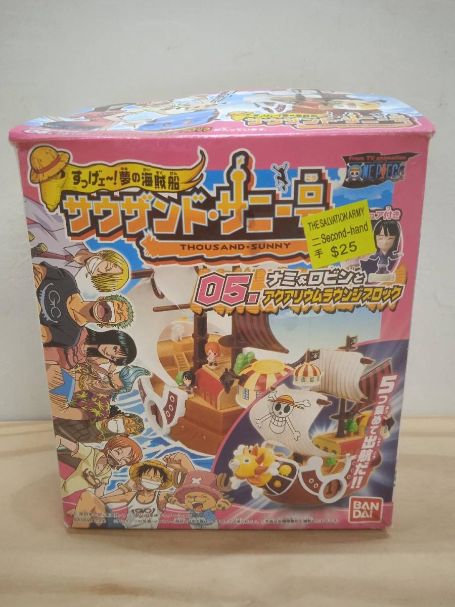 220131)635) バンダイ 食玩 ワンピース すっげェ～！夢の海賊船 サウザンド・サニー号 05. ナミ&ロビンとアクアリウムラウンジブロック_画像1