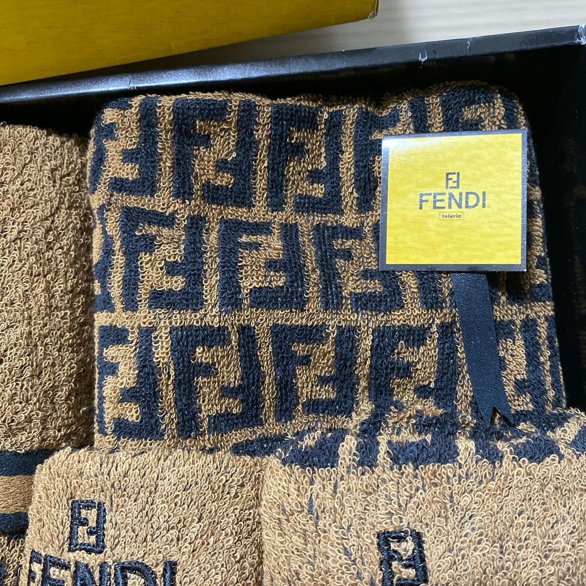 憧れの 【FENDI】　フェンディ （４枚） タオルセット タオル/バス用品