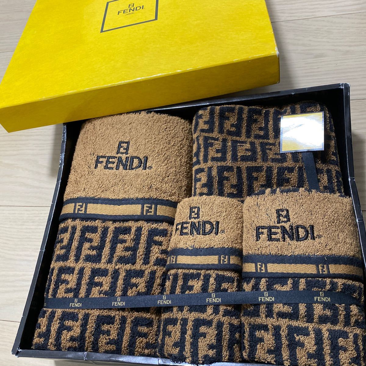 売り出し在庫 【FENDI】　フェンディ タオルセット （４枚） タオル/バス用品