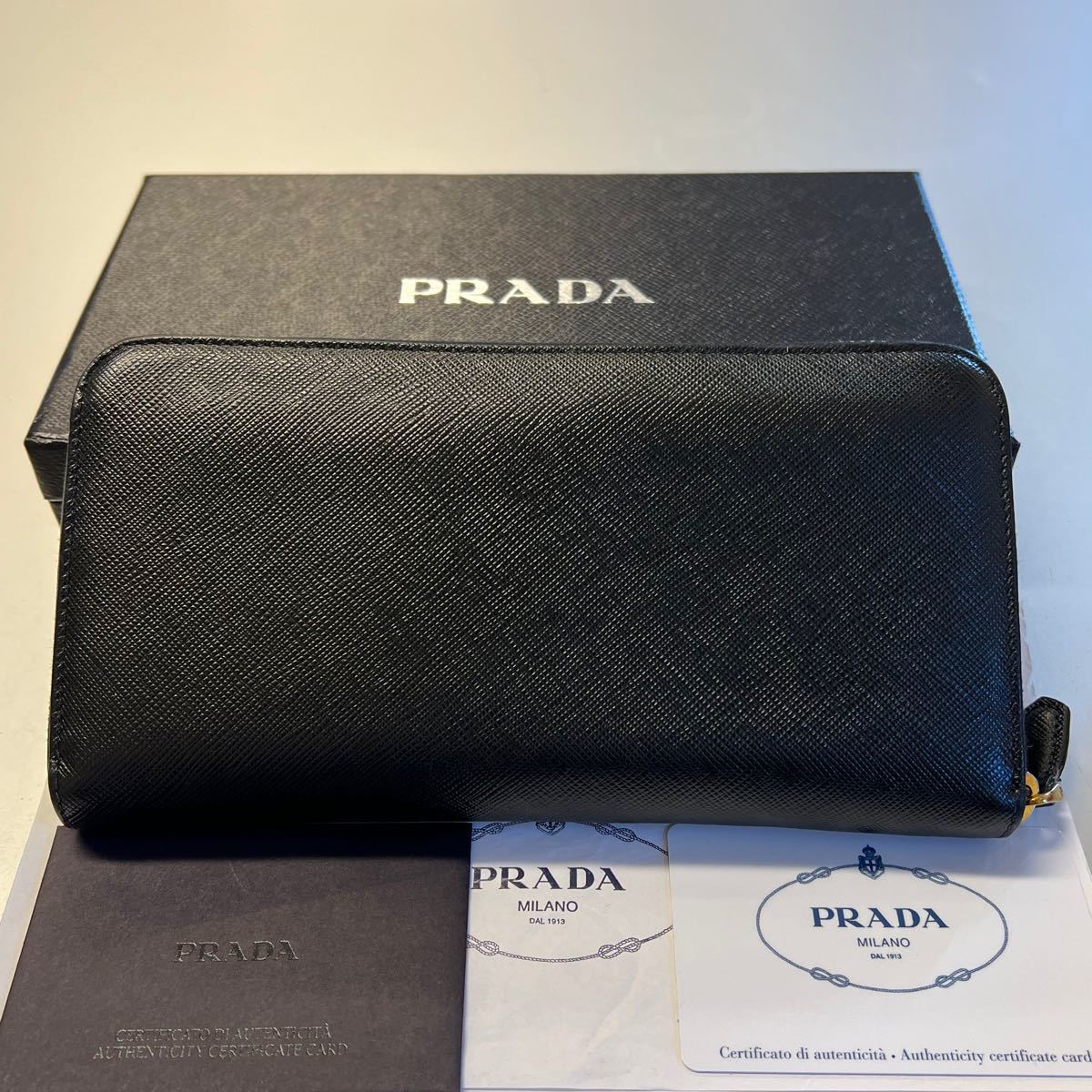 新品同様！ プラダ PRADA 財布 長財布 サフィアーノレザー