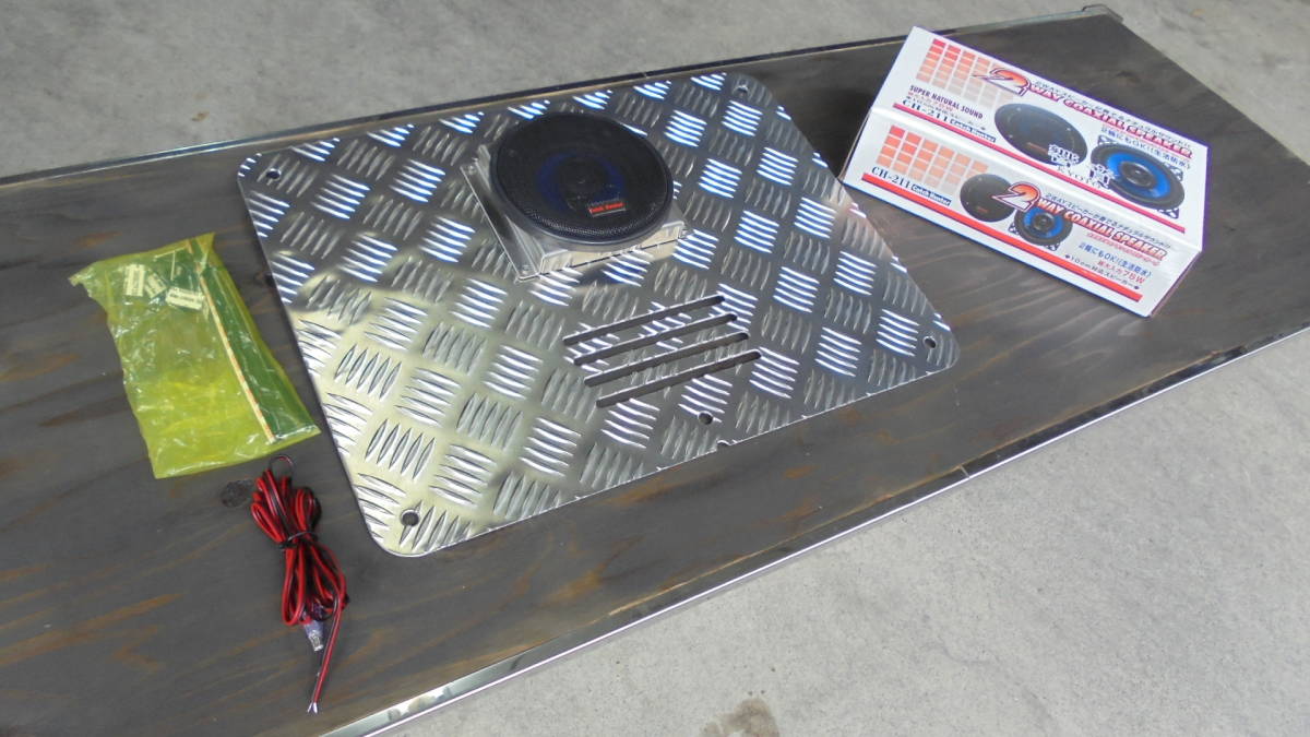 エブリィバン ＤＡ６４Ｖ ＤＡ１７Ｖ リアクォーターパネル 内張り アルミ製縞板 スピーカー付き