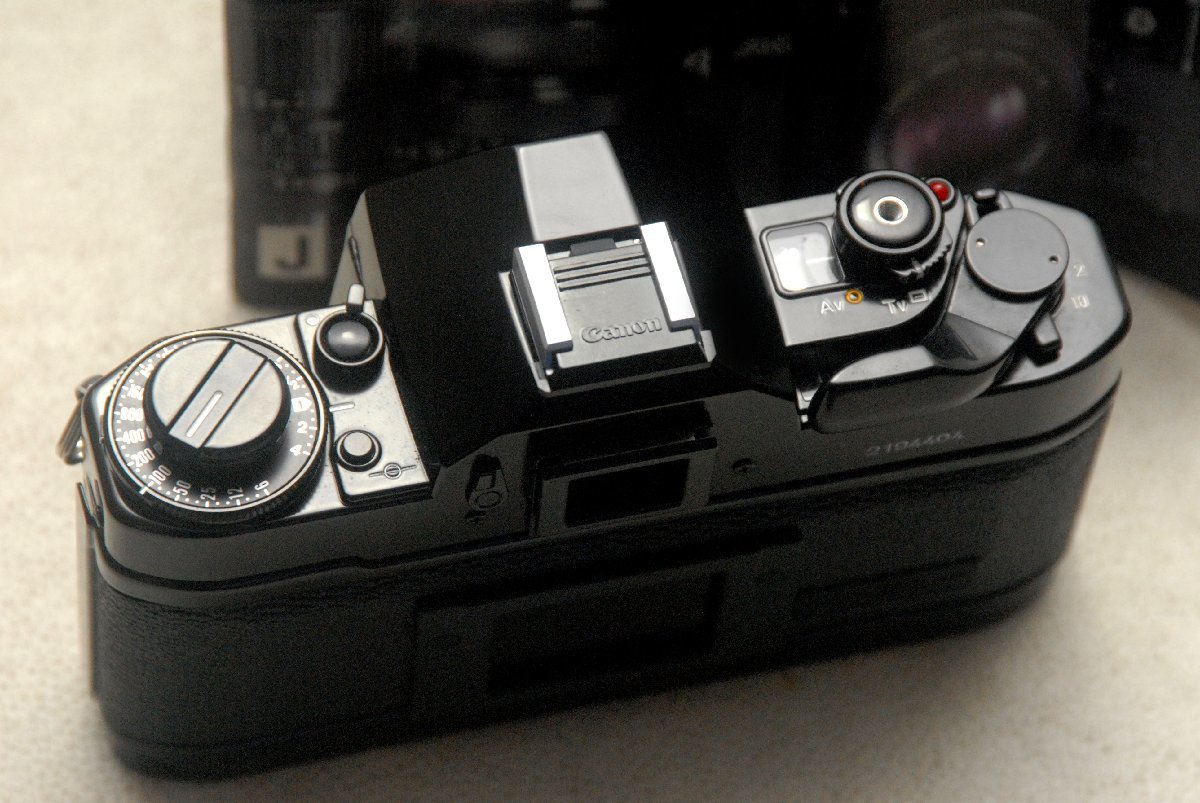 Canon キャノン 昔の高級一眼レフカメラ A-1 ボディ + （取説付）優良品 （鳴き無し）（腐食無し）_画像5