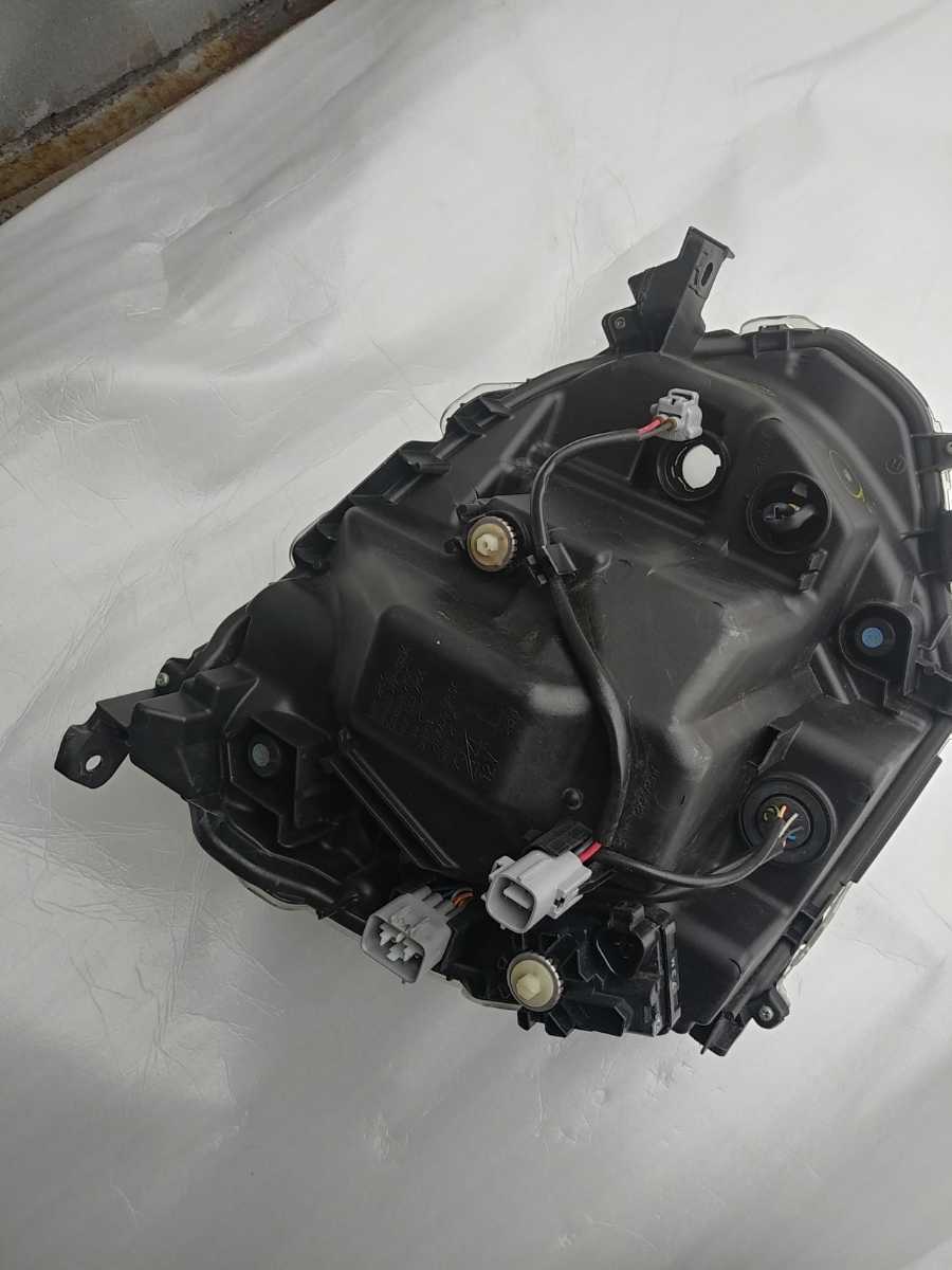 純正ファッション キャンバス LA800S LA810S 左ヘッドライトLED 純正ファッション キャンバス LA800S LA810S 左ヘッドライトLED