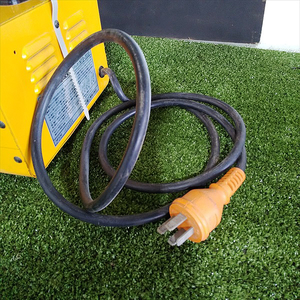 免税店 通販 A20s22176 日動工業 NTB-200D トラパック ポータブル変圧器 降圧専用 トランサー 【50/60Hz 200V】【通電確認済み】 TORAPACK* 免税店 通販 A20s22176 日動工業 NTB-200D トラパック ポータブル変圧器 降圧専用 トランサー 【50/60Hz 200V】【通電確認済み】 TORAPACK*