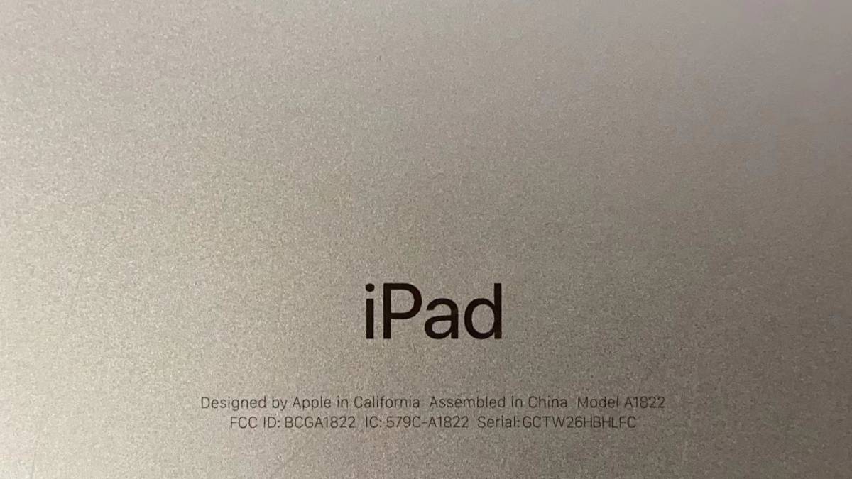 ネット卸し売り (激安) Apple iPad 第5世代 Wi-Fiモデル (32GBシルバー) 、A1822初期化済み、本体のみ/動作確認済み⑭