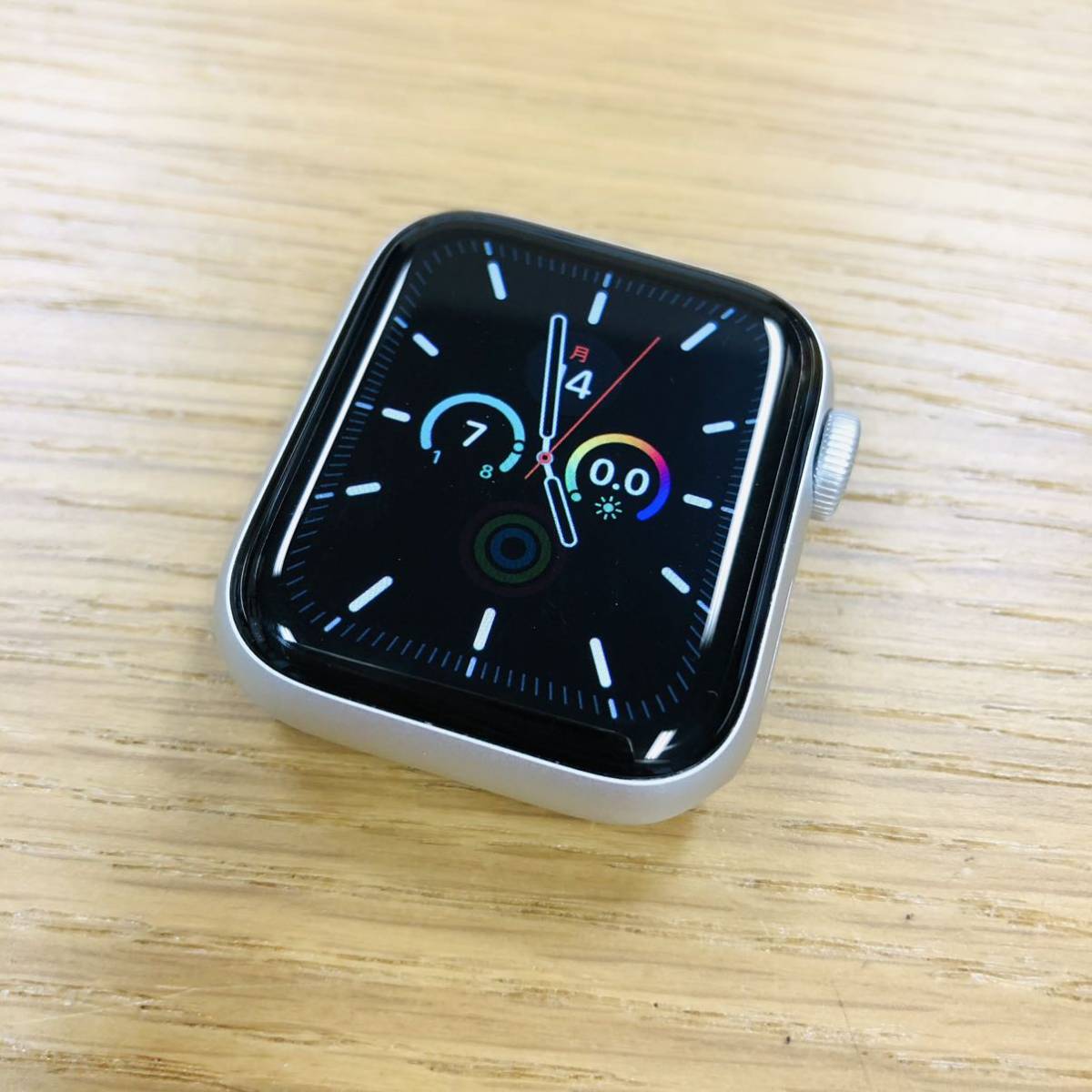 Apple Watch SE 40mm GPSモデル MYDM2J/A A2351 アップルウォッチ
