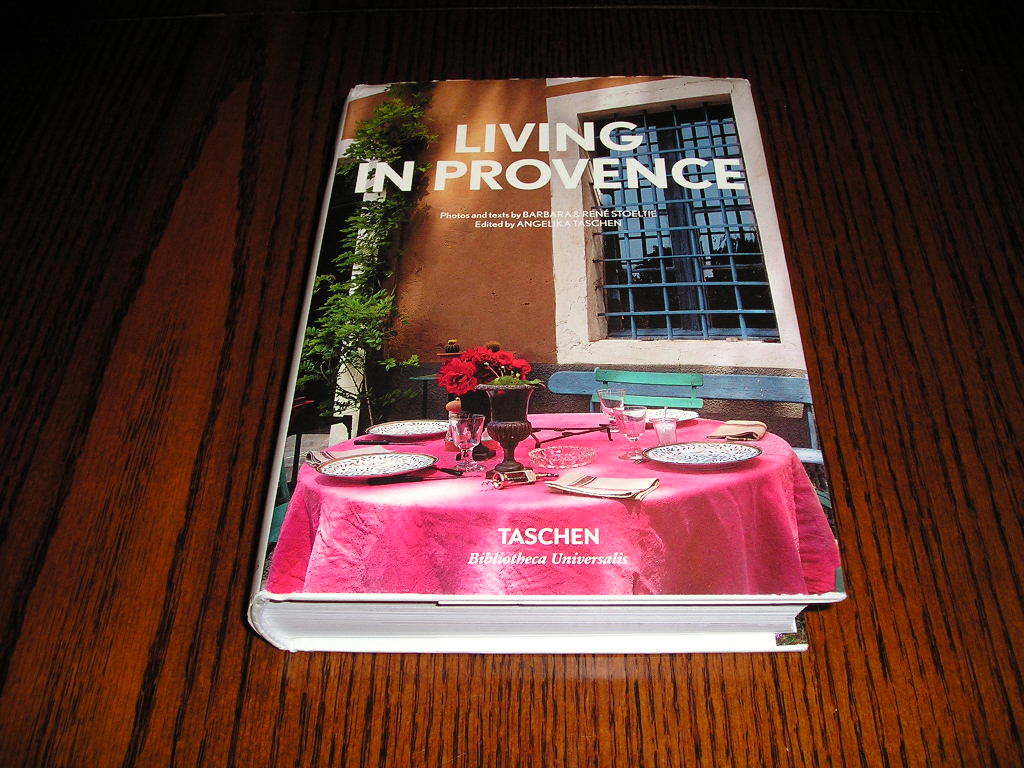 洋書・Living in Provence・Taschenの南仏プロヴァンスの洗練された住まい精選集_画像1