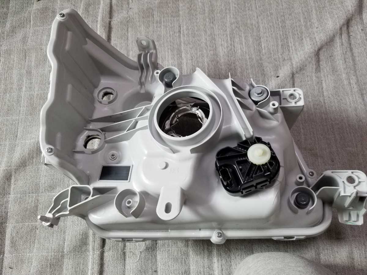 クリアランス早割 ハイゼット カーゴ S321V S331V 純正 左 ハロゲン ヘッド ライト ユニット ICHIKOH 1969 81150-B5160 クリアランス早割 ハイゼット カーゴ S321V S331V 純正 左 ハロゲン ヘッド ライト ユニット ICHIKOH 1969 81150-B5160
