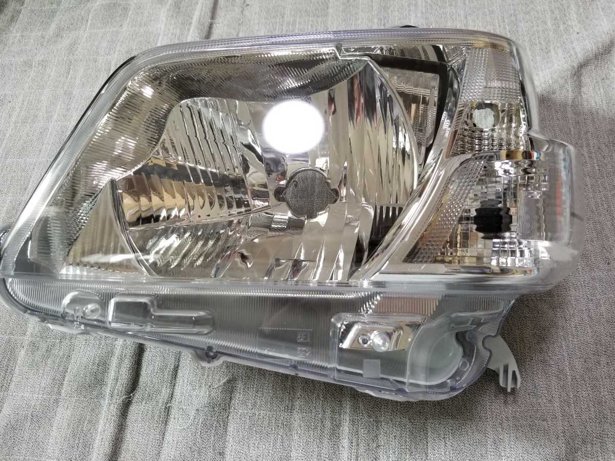 クリアランス早割 ハイゼット カーゴ S321V S331V 純正 左 ハロゲン ヘッド ライト ユニット ICHIKOH 1969 81150-B5160 クリアランス早割 ハイゼット カーゴ S321V S331V 純正 左 ハロゲン ヘッド ライト ユニット ICHIKOH 1969 81150-B5160