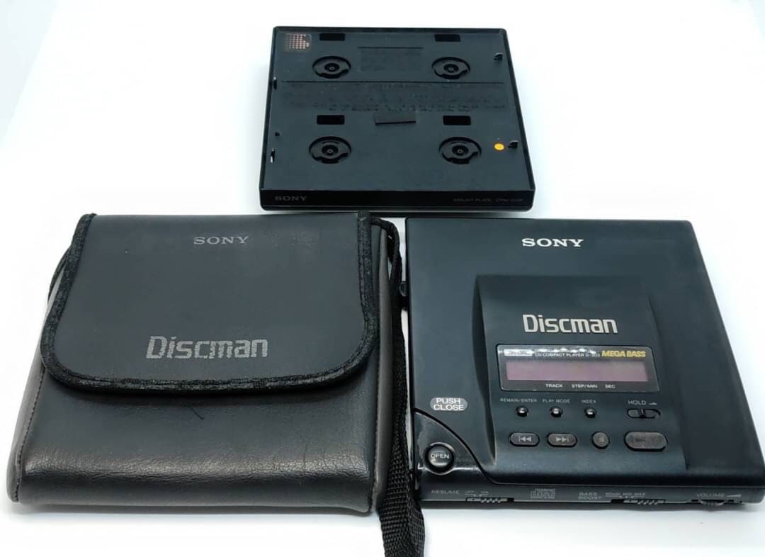 SONY Discman D-303 ポータブル CDプレイヤー・ソニー Portable CD