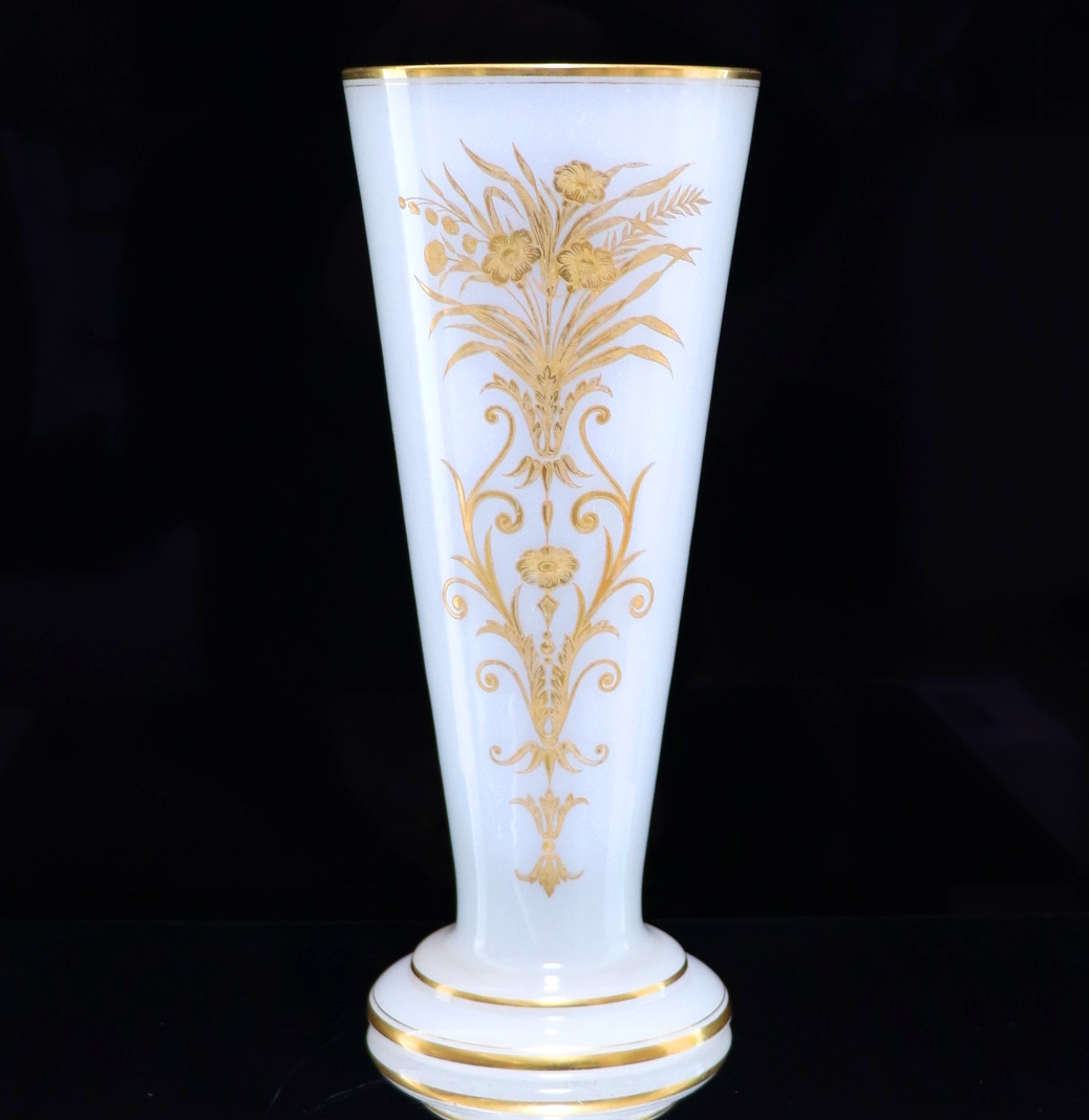 オールド・バカラ (BACCARAT) 最高級 純白 オパーリンクリスタル製 金彩 花瓶 30cm 壺 ゴールド アンティーク リリーベース 百合 レア 花器