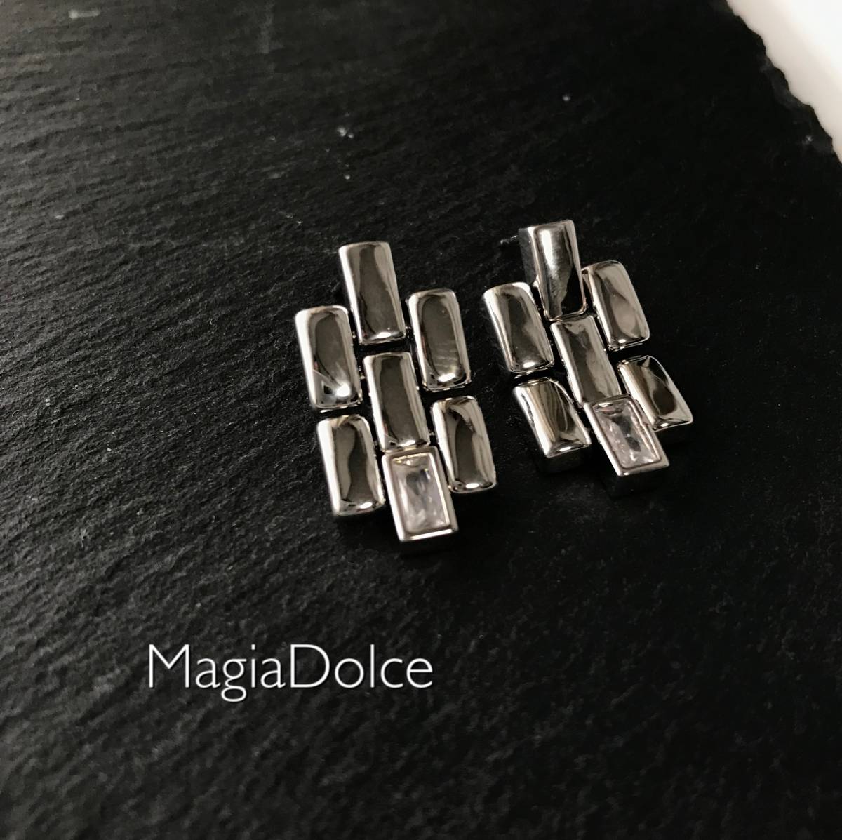 送料無料*MagiaDolce 5690●silver925ポスト シルバーピアス ジルコンピアス ひし形ピアス スクエアピアス 大人かわいい 上品 オフィス