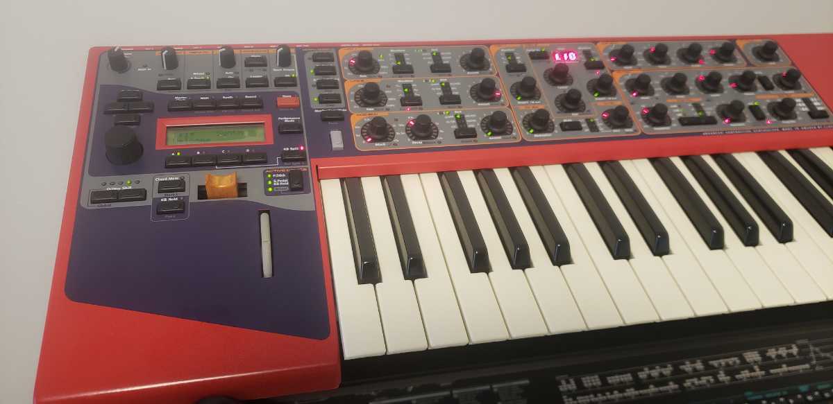 中古外観美品　Nord lead3 付属品、マニュアル、コード、ハードケースに入れての発送です。メンテナンス完了品_画像5