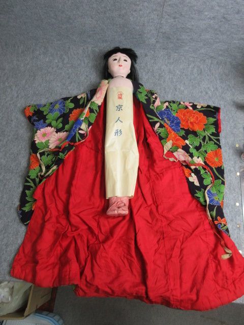 【政】30514 京人形 に子供のチリメン着物付 花柄 市松人形 伏見人形 三つ折れ 御所_画像2