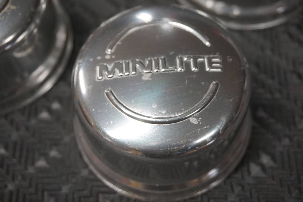 英国ミニ　　MINI　ローバーミニ　クラシックミニ　MINILITE 　ミニライト用センターキャップ 　当時物4個１セット　 未使用品_画像7